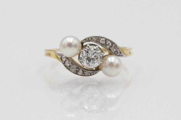 Bague 57 A charming yellow gold ring with diamonds and pearls 58 Facettes 11575