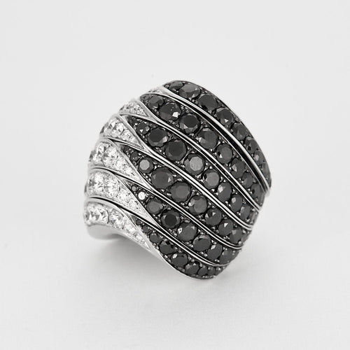 Bague 49 DE GRISOGONO - Bague coktail en or blanc pavée de diamants blancs et de diamants noirs 58 Facettes
