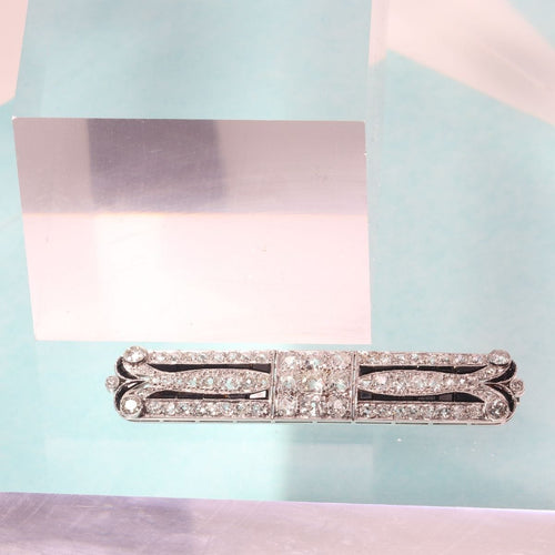 Broche Allure Art Déco : Broche en platine avec diamants et onyx contrastés 58 Facettes 19163-0166