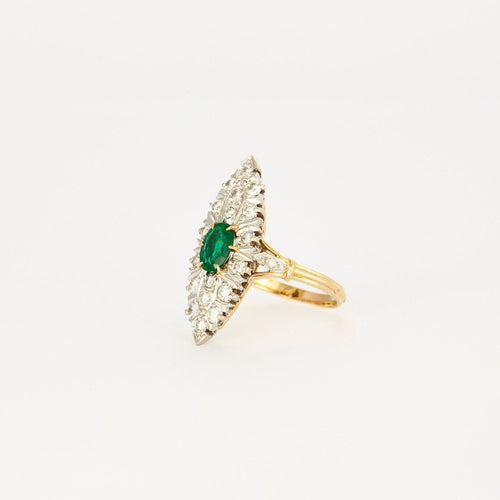 Bague 58 Bague marquise Vintage diamants et centre Emeraude en or et Platine 58 Facettes
