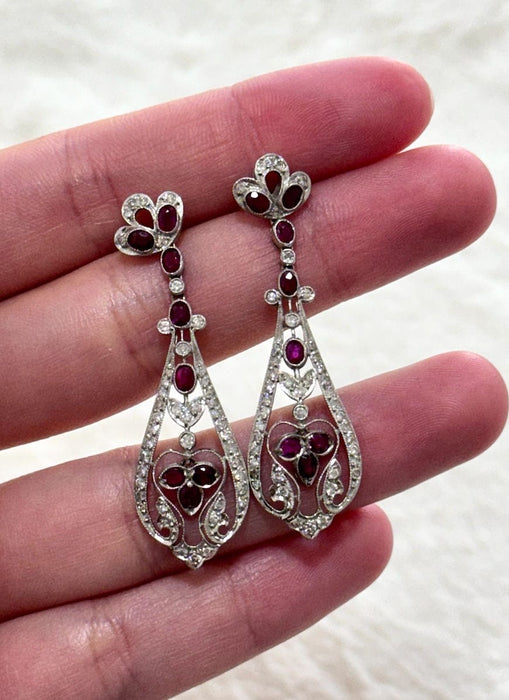 Boucles d'oreilles Boucles d'oreilles de style Art Déco en platine avec diamants et rubis 58 Facettes