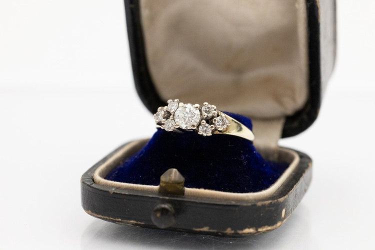 Dvoubarvý zlatý prsten s diamanty 