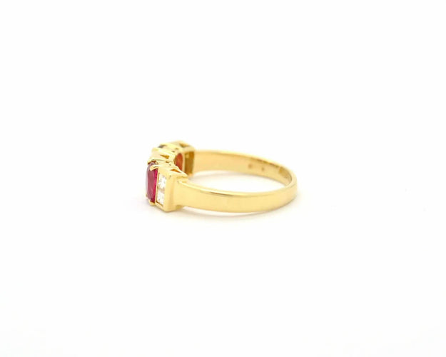 Bague en or jaune avec rubis et diamants