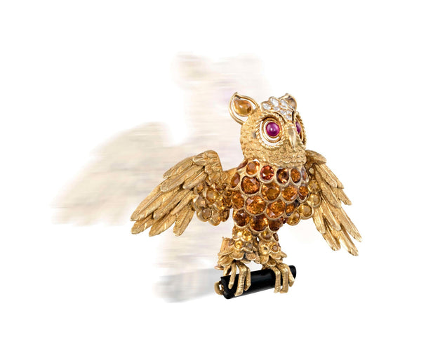 Broche CHAMPAGNAT broche en or jaune stylisant un hibou, travail français vers 1960 58 Facettes 042303.03