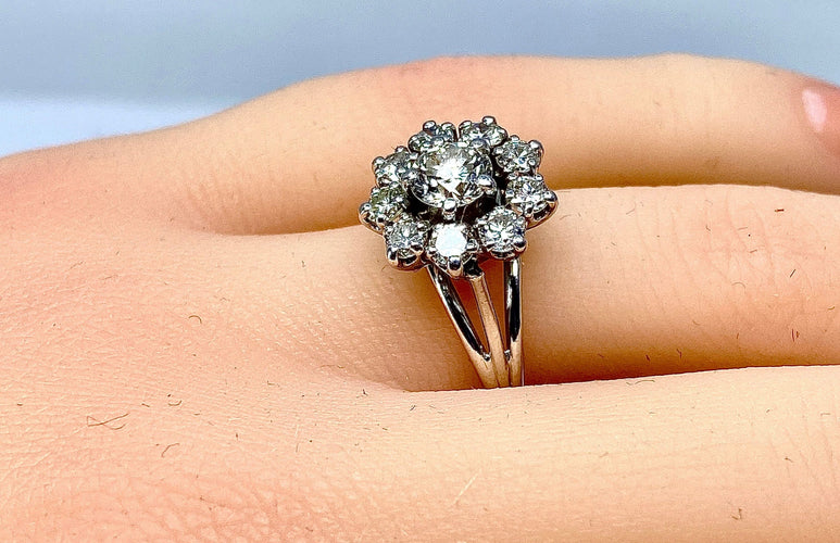 Bague 49.0 Bague marguerite en or blanc 18 carats en diamants 58 Facettes AB259