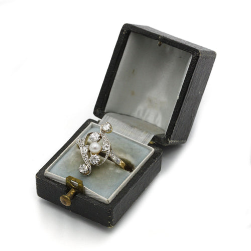 Bague 52 Bague - Or jaune, diamants et perle 58 Facettes 1195
