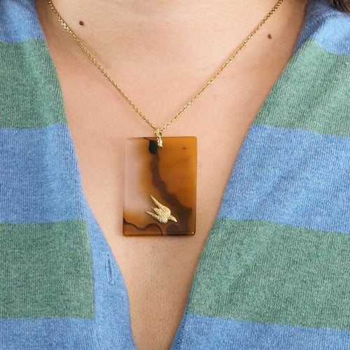Pendentif Pendentif en agate, motif d'oiseau en or jaune reprenant une gouache de Georges Braque 58 Facettes 250110