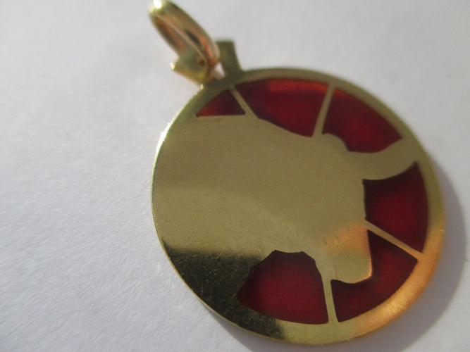 Pendentif Cartier - Pendentif zodiaque Taureau en or jaune 18k et émail plique-à-jour 58 Facettes