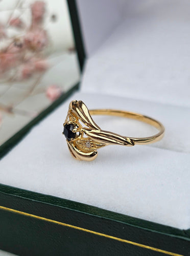 Bague 54 Bague or jaune, saphir, diamants 58 Facettes 521