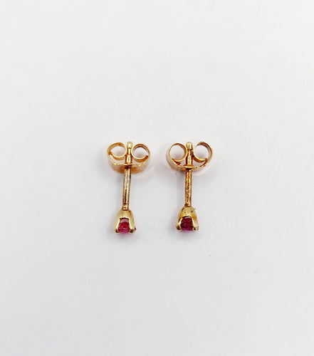 Boucles d'oreilles Puces d'oreilles vintage or jaune et rubis 58 Facettes B01014