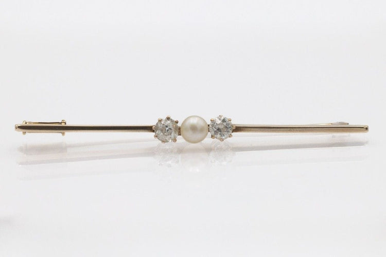 Broche Gold elongated brooch, pearl and "old" brilliant-cut diamonds 58 Facettes 11472