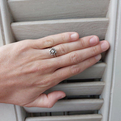 Bague 49 Bague Albine marguerite de diamants or blanc 58 Facettes 20