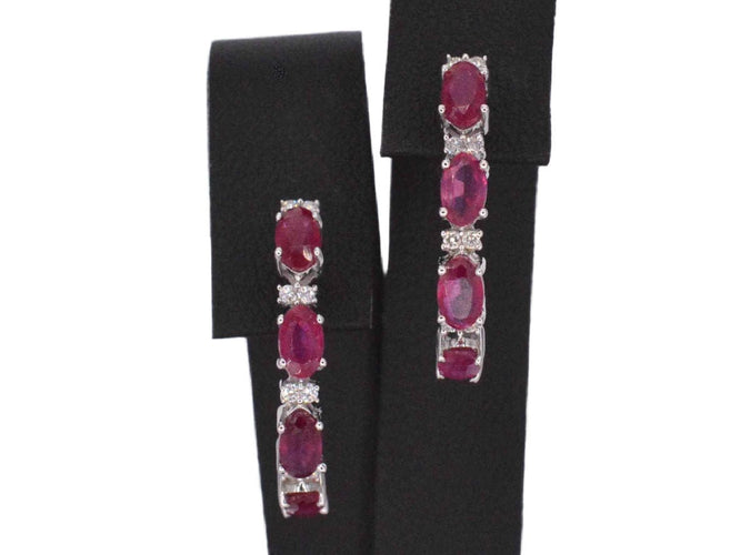 Boucles d'oreilles Boucles d'oreilles en or blanc avec diamants et rubis 58 Facettes 2132