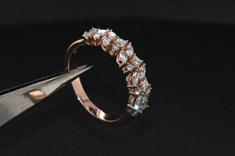 Bague 54 Anneau de mariage en or rose serti de diamants 58 Facettes