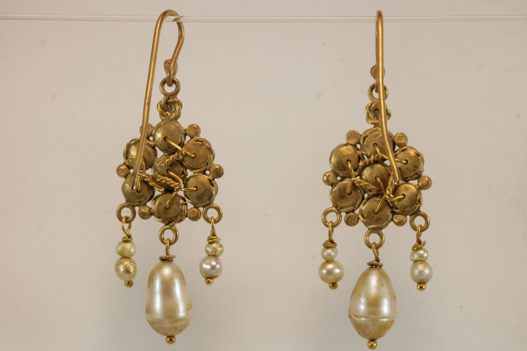 Boucles d'oreilles en or et perles anciennes 58 Facettes 7582