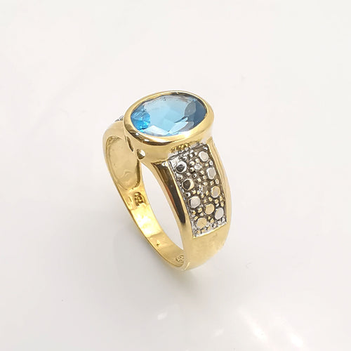 Bague 54 Bague or, topaze et diamants 58 Facettes