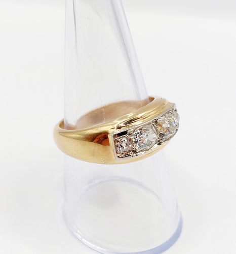 Bague 57 Bague jarretière Art Déco or jaune et 1,40 carat diamants taille ancienne 58 Facettes A05933