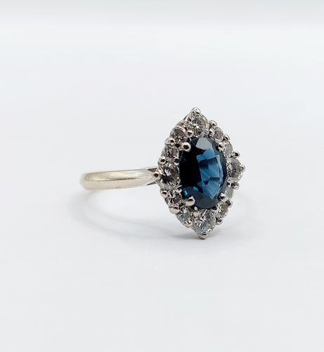 Bague 51 Bague marquise style art déco or blanc ornée d'un saphir naturel et de diamants taille brillants 58 Facettes A04625