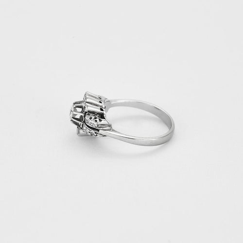 Bague 53.5 Bague en or gris et diamants 58 Facettes CHA08712