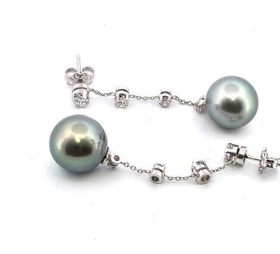 Boucles d'oreilles Boucles d'oreilles en or blanc 18 carats avec perles de Tahiti et diamants 58 Facettes