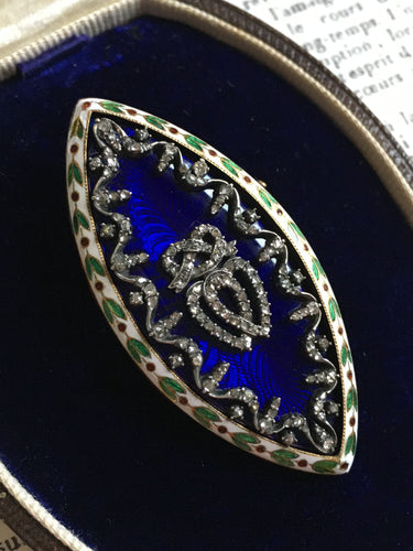 Broche Broche ancienne en forme de navette en or et argent 58 Facettes