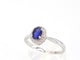 Bague 54 Bague entourage en or blanc avec diamants et saphir 58 Facettes 2010
