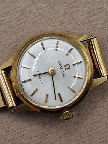 Montre OMEGA - Montre Genève vintage en or jaune 58 Facettes