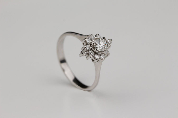 Bague 51 Bague Marguerite Or blanc Diamants 58 Facettes