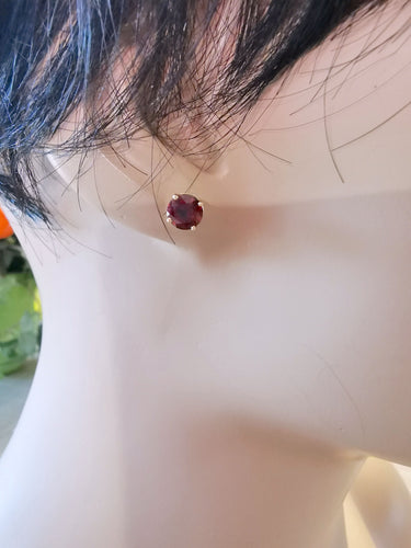 Boucles d'oreilles Neuves Boucles d'oreilles puces clous / Grenats Ø 6 mm / Alpa / Or 18 K 58 Facettes AA 1507