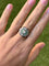 Bague 57 Bague de style Art déco en platine ornée de diamants, d'émeraudes et d'onyx 58 Facettes