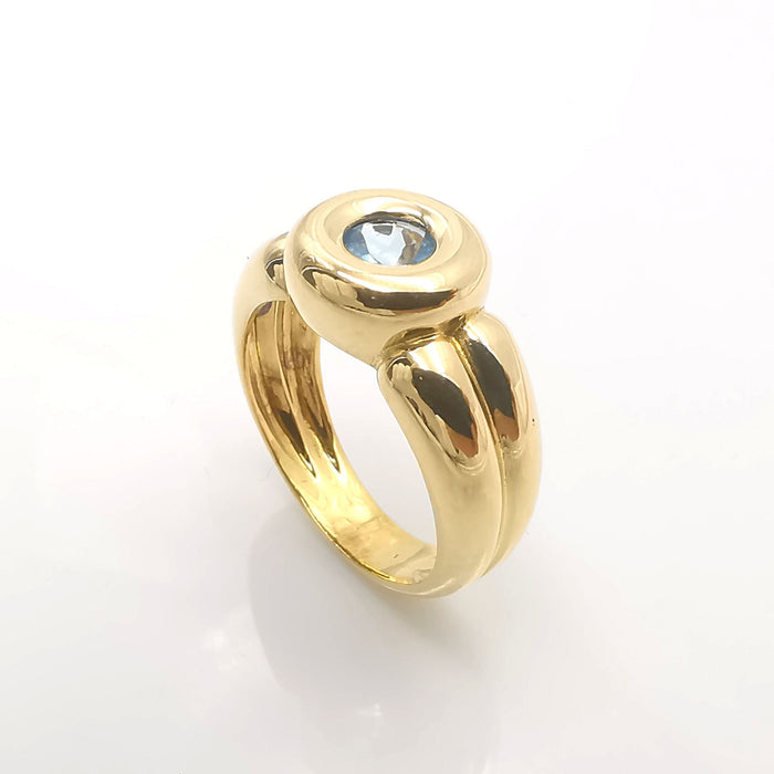 Anello in oro giallo con topazio