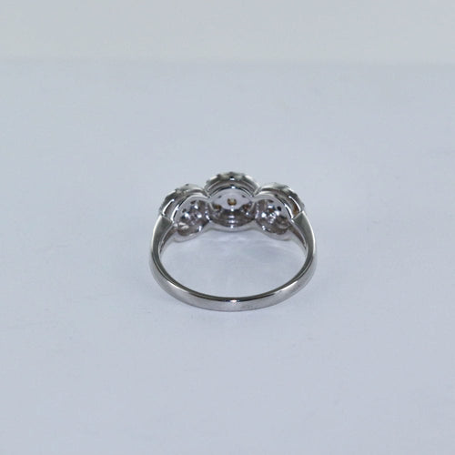 Bague Bague "trilogie" Or blanc Diamants 58 Facettes