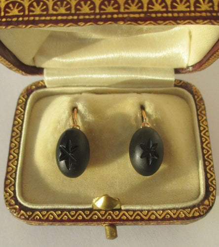 Boucles d'oreilles Boucles d’oreilles dormeuses anciennes en or rose 18 carats et jais noir 58 Facettes