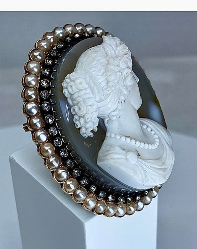 Broche Exceptionnelle broche en or jaune camée sur agate représentant Caroline Murat 19e 58 Facettes AB472
