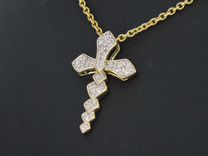 Pendentif Pendentif en or jaune avec diamants 58 Facettes 2337