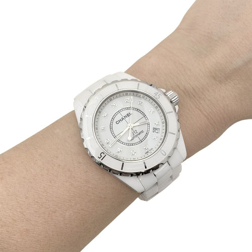 Montre Montre Chanel, "J12", céramique blanche, diamants. 58 Facettes 35200