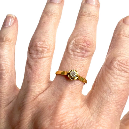 Bague Bague solitaire contemporaine or et diamants 58 Facettes Q50B