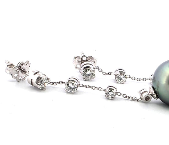 Boucles d'oreilles Boucles d'oreilles en or blanc 18 carats avec perles de Tahiti et diamants 58 Facettes