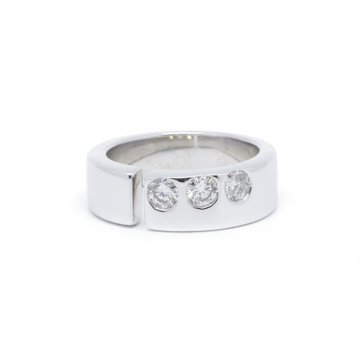 Ring - white gold and diamonds