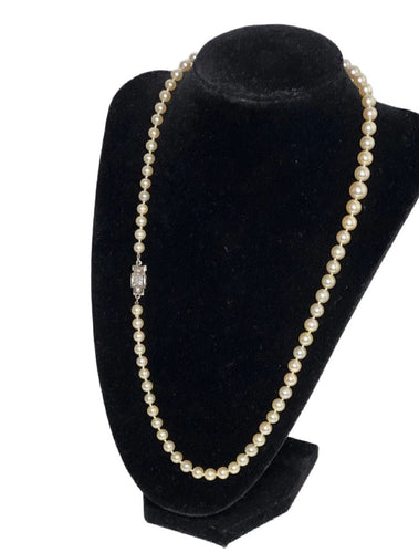 Collier Collier Art Déco perles de culture en chute, fermoir or blanc et diamants 55 cm 58 Facettes