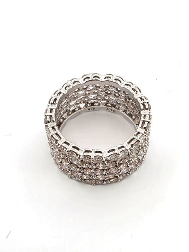 Obrączka ślubna wieczność z białego złota z diamentami o masie 3,90 ct 