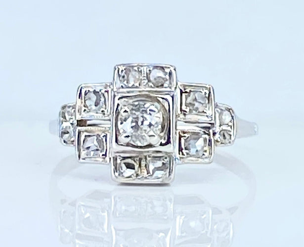 Bague 52 Bague or blanc et diamants, vers 1930 58 Facettes AB651