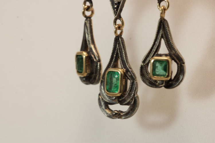 Boucles d'oreilles Boucles d'oreilles catalanes anciennes en or, diamants et émeraudes 58 Facettes 7686