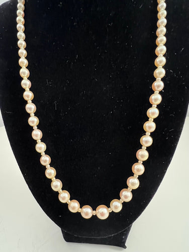 Collana con piccole e grandi perle coltivate, chiusura in oro 55,5 cm 