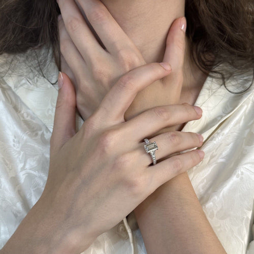 Bague 52 Solitaire en or gris 18 Cts - Diamant taille emeraude 1,51 ct F-VVS2 certifie HRD - Taille 52 58 Facettes FB09091-FB09120