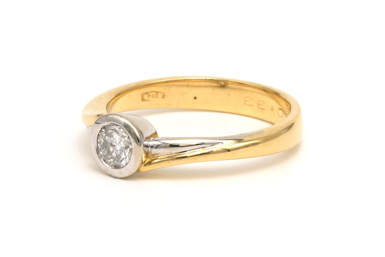Bague 55 Bague contemporaine en or jaune et blanc 18 carats sertie d'un diamant (0.33ct) 58 Facettes 20975