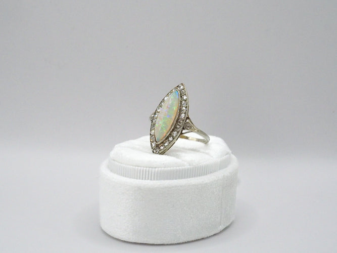 Bague 60 Bague Marquise or blanc Opale Diamants 58 Facettes 4946