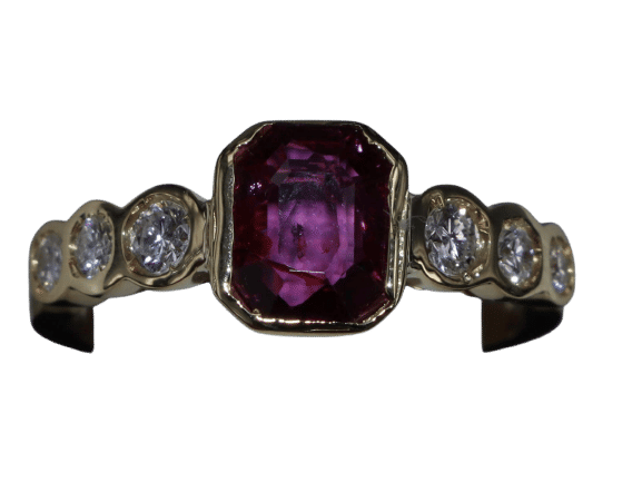 Bague 51 Bague Thai Ruby taille émeraude et Diamants en or jaune 58 Facettes BA-73