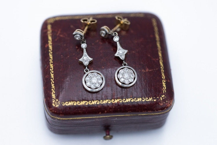 Boucles d'oreilles Boucles d'oreilles longues pendantes avec diamants. 58 Facettes 10692