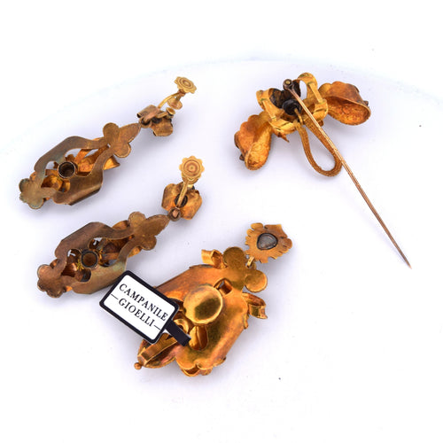 Bague Bague ancienne en or jaune 18 carats sertie de rubis, d'émeraudes et de perles naturelles 58 Facettes